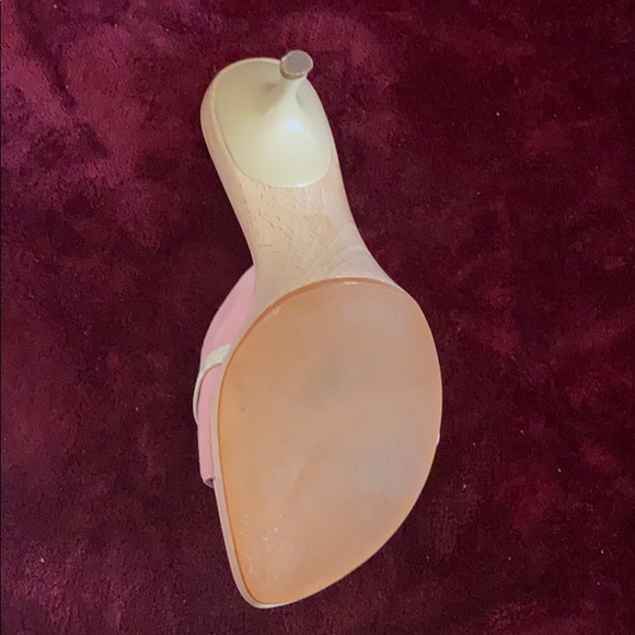 5CM heel; size 6 1/2 - Picture 2 of 3